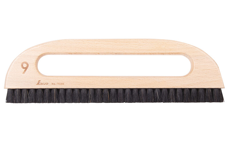 撫でブラシ　馬毛２行　９寸